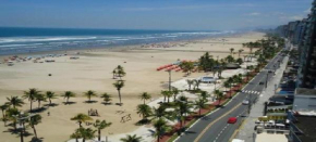 Apartamento amplo com vista para o mar na Praia Grande